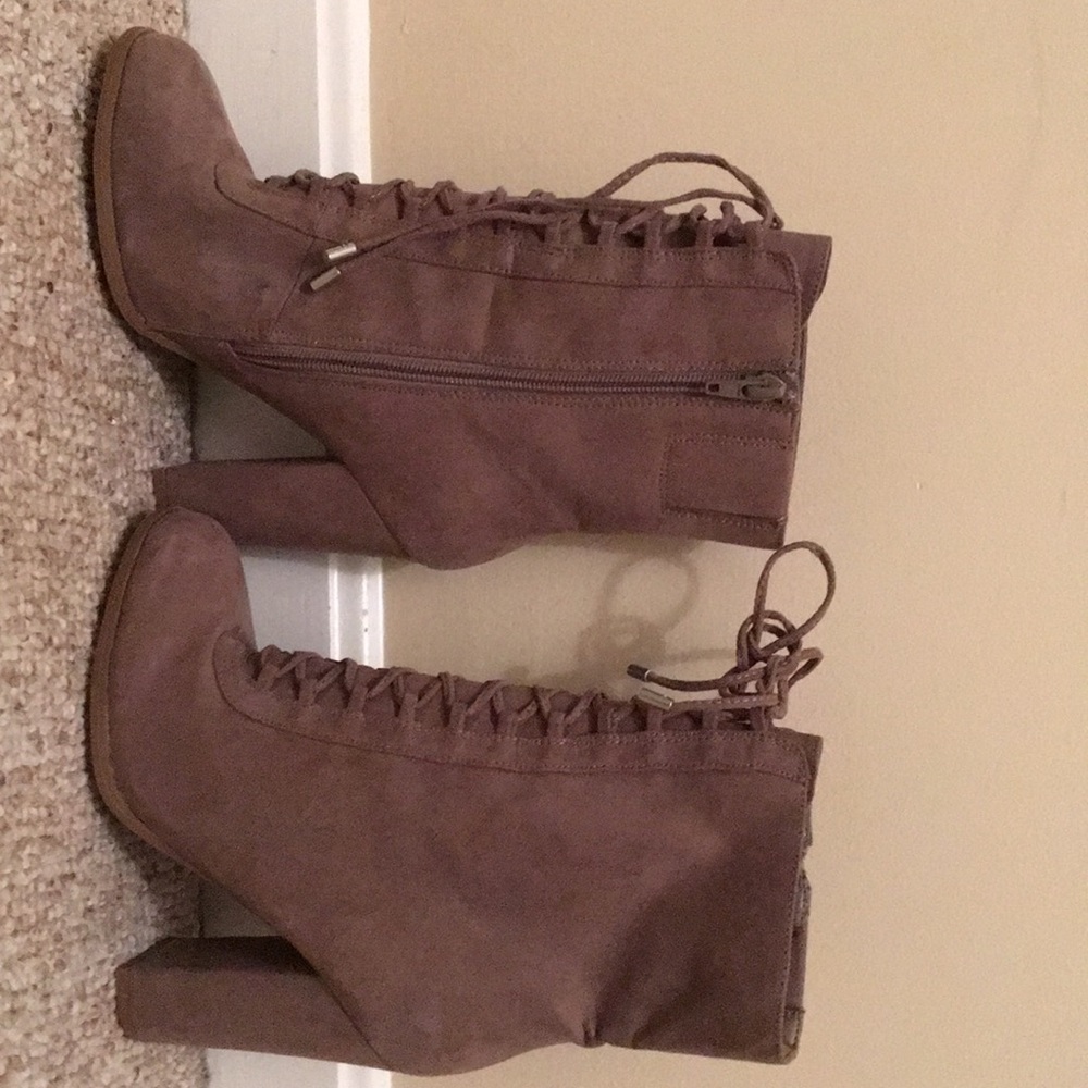 Super cute chunky heel booties